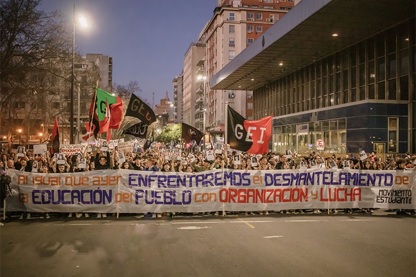 URUGUAY: EL ESTADO YA NO MATA ESTUDIANTES, PERO SÍ A LA EDUCACIÓN