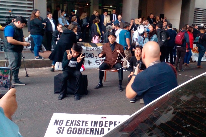 ASUNCIÓN: GENERÓ MALESTAR EL ARTE DE OUR VOICE Y SU DENUNCIA PÚBLICA CONTRA LA MAFIA PARAGUAYA